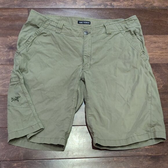 Arc'teryx Men's Green Cargo Hiking Shorts SIZE 36 - Picture 1 of 5